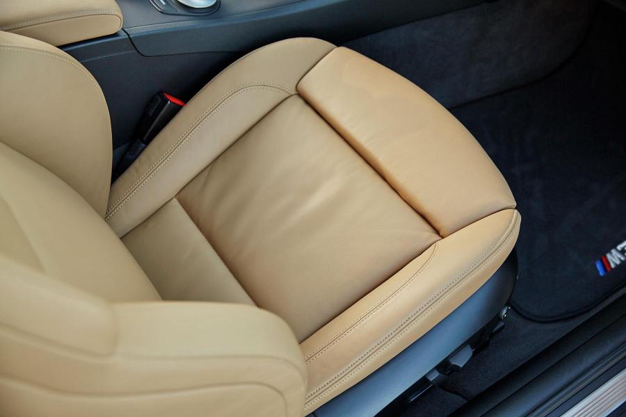 Детали интерьера BMW M3 Coupe (E92) 2008 года  (фото 42 из 83)
